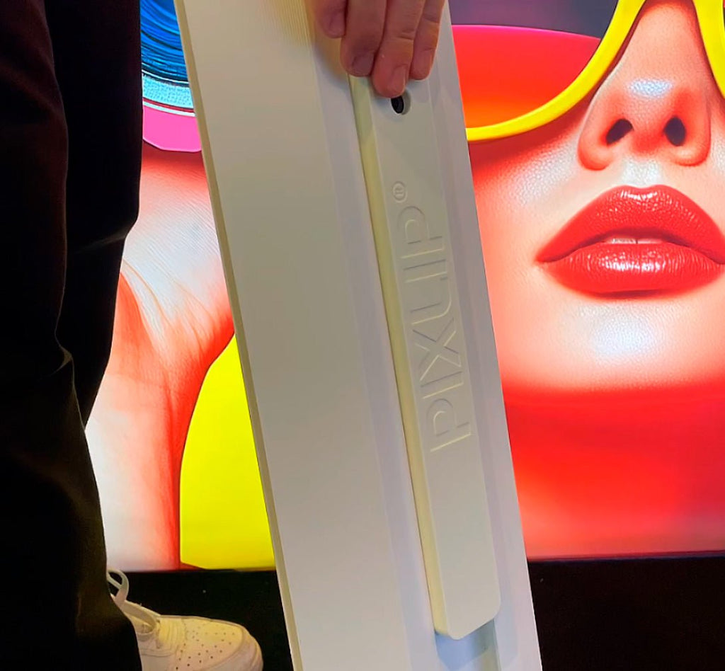 Unsichtbares Netzteil für PIXLIP GO – Die neue Generation der Lichtframes - VIS24