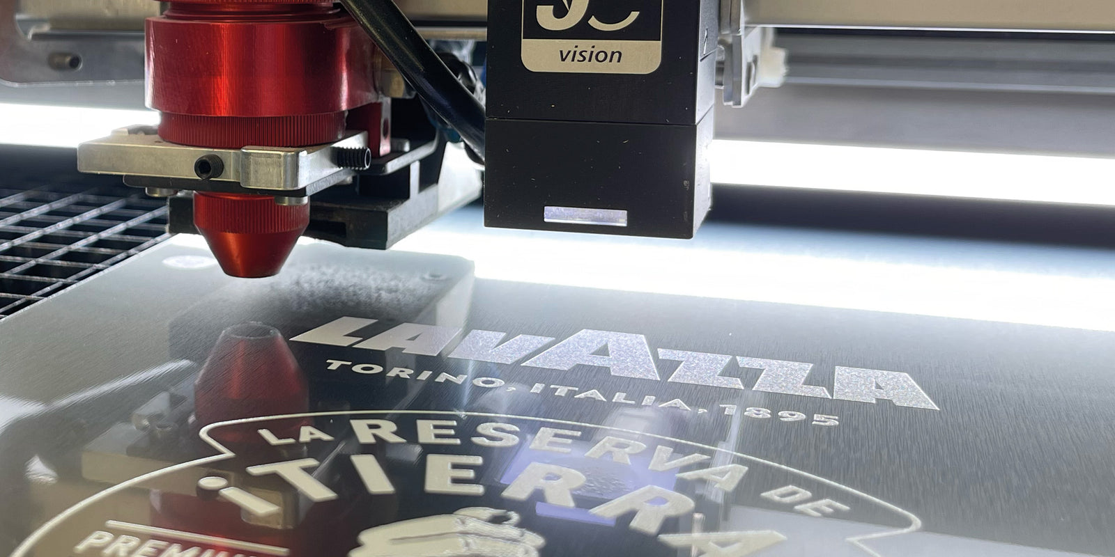 Lasergravur & Zuschnitt für Schilder und Werbetechnik