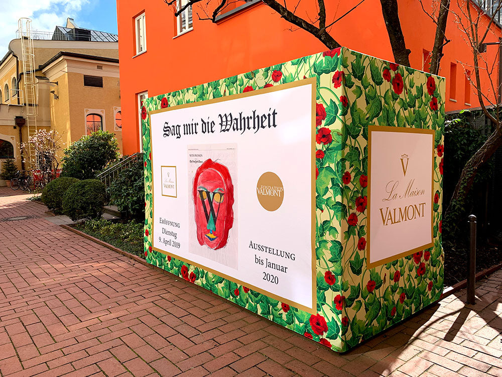 XXL-Textildruck – Hochwertige, nahtlose Stoffdrucke bis 5 Meter Breite. Ideal für Messen, Bühnenbilder, Werbebanner & POS-Displays.