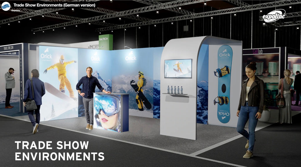 Moderne Messelandschaft mit beleuchtetem Expolinc-Messestand, Snowboard-Motiven und mehreren Besuchern in einem professionellen Messeumfeld. Im Fokus steht ein Mann am Counter mit großflächigem Display und Produktinszenierung.