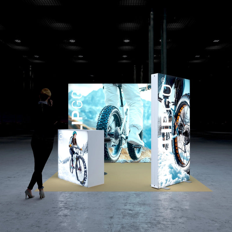 PIXLIP GO S-12 LED Messestand 3x3 m Kopfstand mit LED Messewänden und Counter