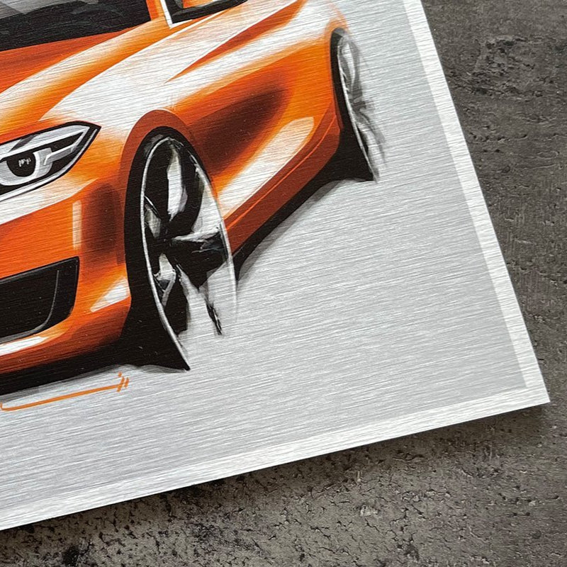 Hochwertiger Druck eines Autodesigns auf gebürstetem Silber-Aluminium (Butlerfinish Dibond), ideal für Werbetechnik oder Firmenschilder