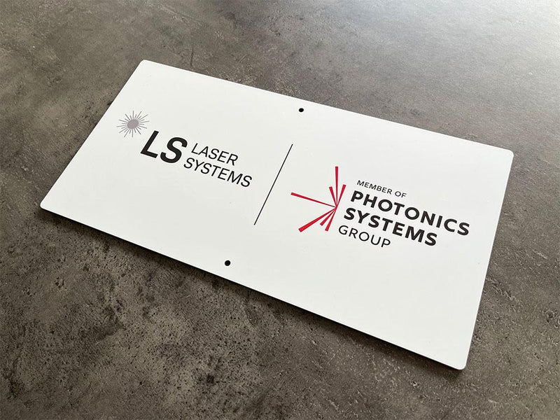 Hochwertige Parkplatzschilder für Firmen, bedruckt auf langlebigem Alu-Dibond.