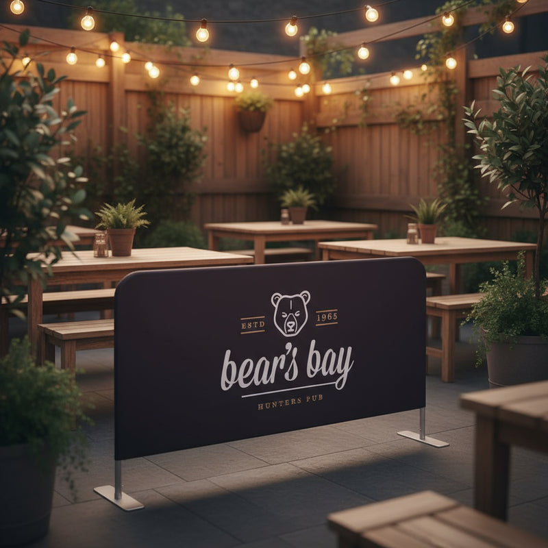 Zipper Absperrständer mit bedruckter Werbefläche – stabile Indoor-Absperrung für Events und Messen
