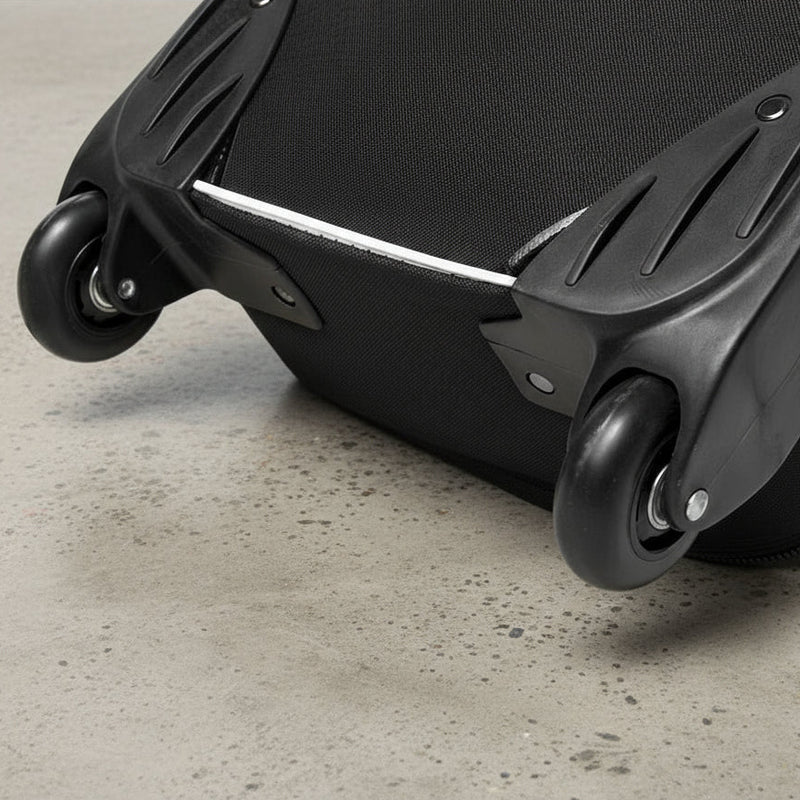 Detailansicht der Transporttasche mit Rollen – stabile Kunststoffräder für den mobilen Einsatz der ZipperWall Textilrückwand